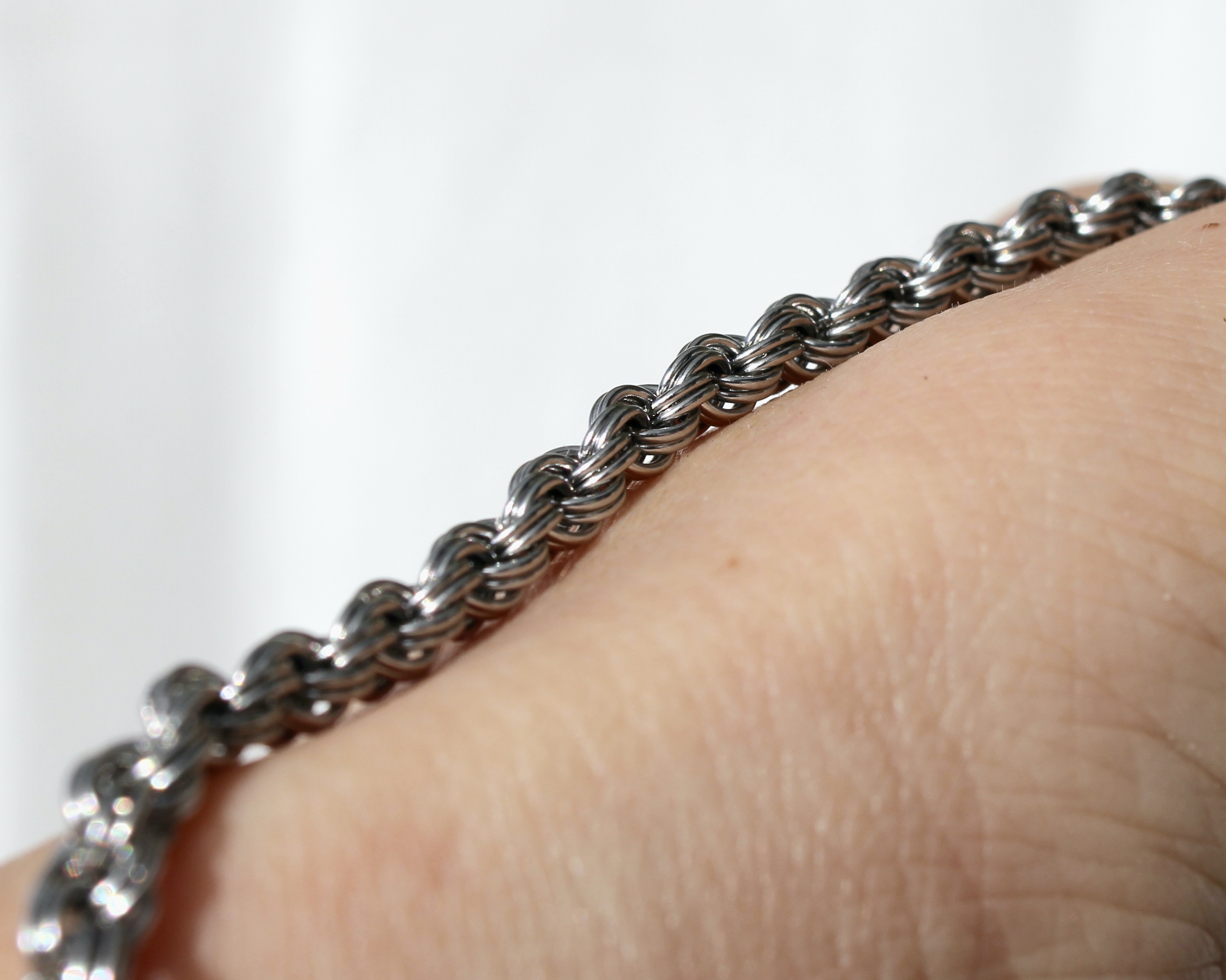 Chainmaille bracelet — HANARTIS weave detail